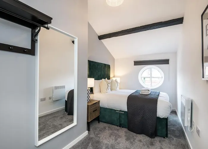 Host & Stay - The Roscoe Carriage House